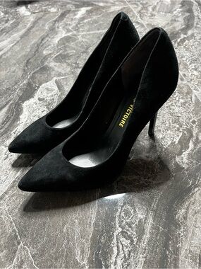 Pour La Victoire Black Suede Pointed Toe Stiletto Heels Size 7.5 Vero Cuoio